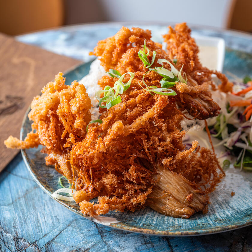 Nam cay bot chien sauce me